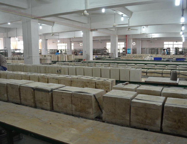 Ceramic products inspection before shipment