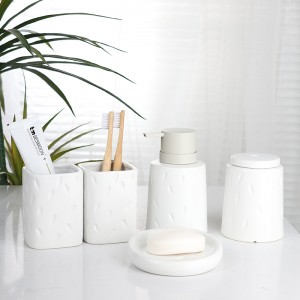 High Quality 5 Pieces Glazed Intaglio Ceramic Modern Bathroom Accessories